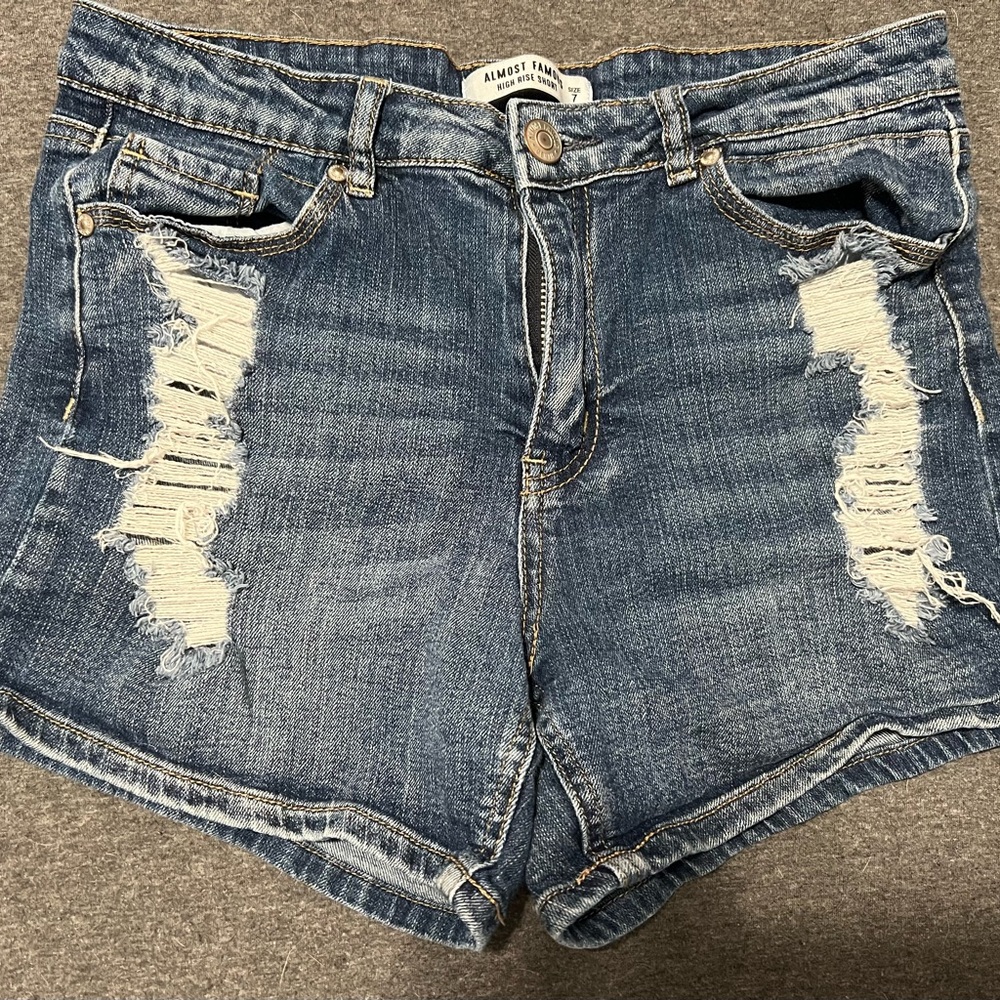 almost famous high-rise shorts size 7